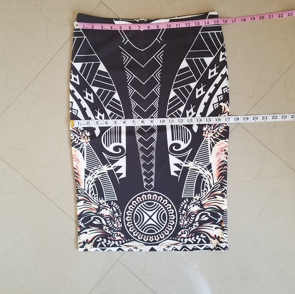 Plus size skirt. - Picture 3 of 5